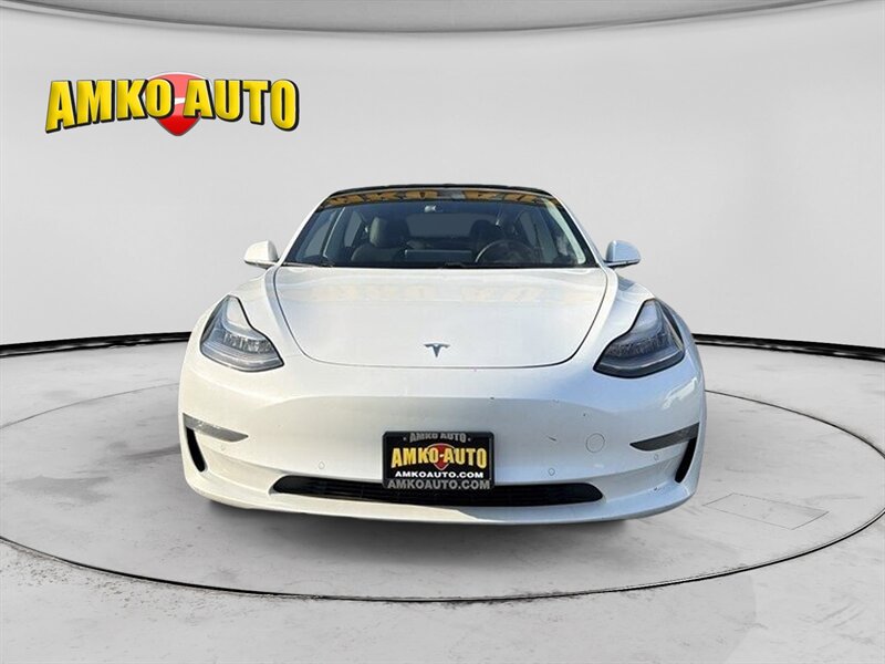 2019 Tesla Model 3 Long Range Image 2 of 17