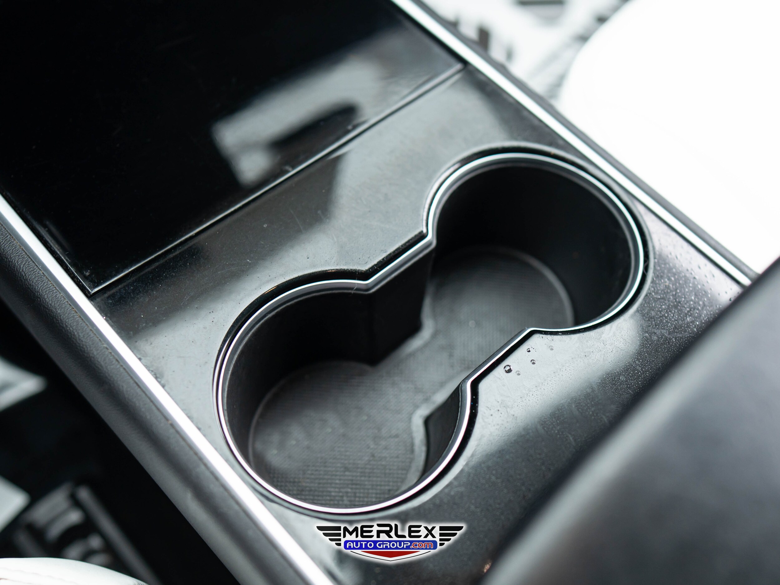 Vehicle image 27 of 50