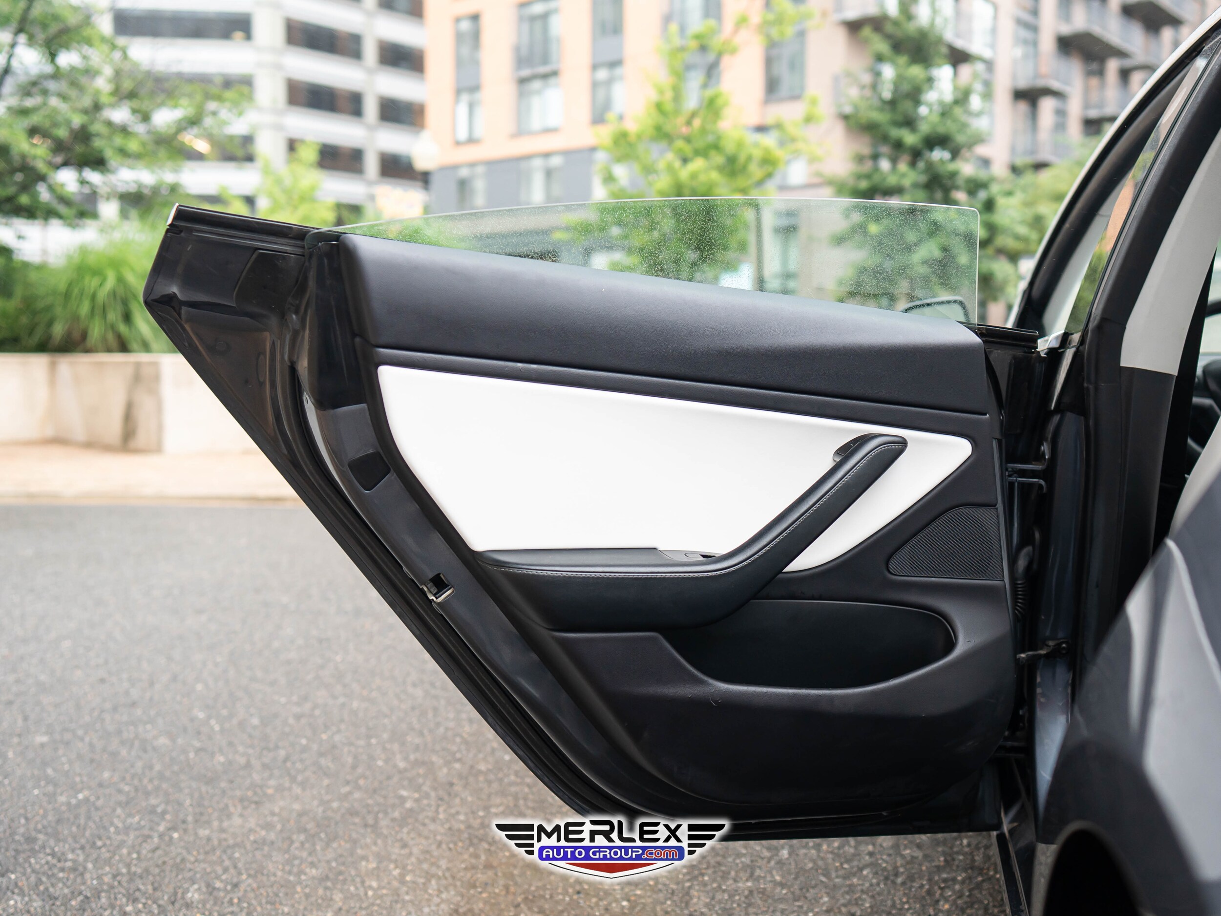 Vehicle image 42 of 50