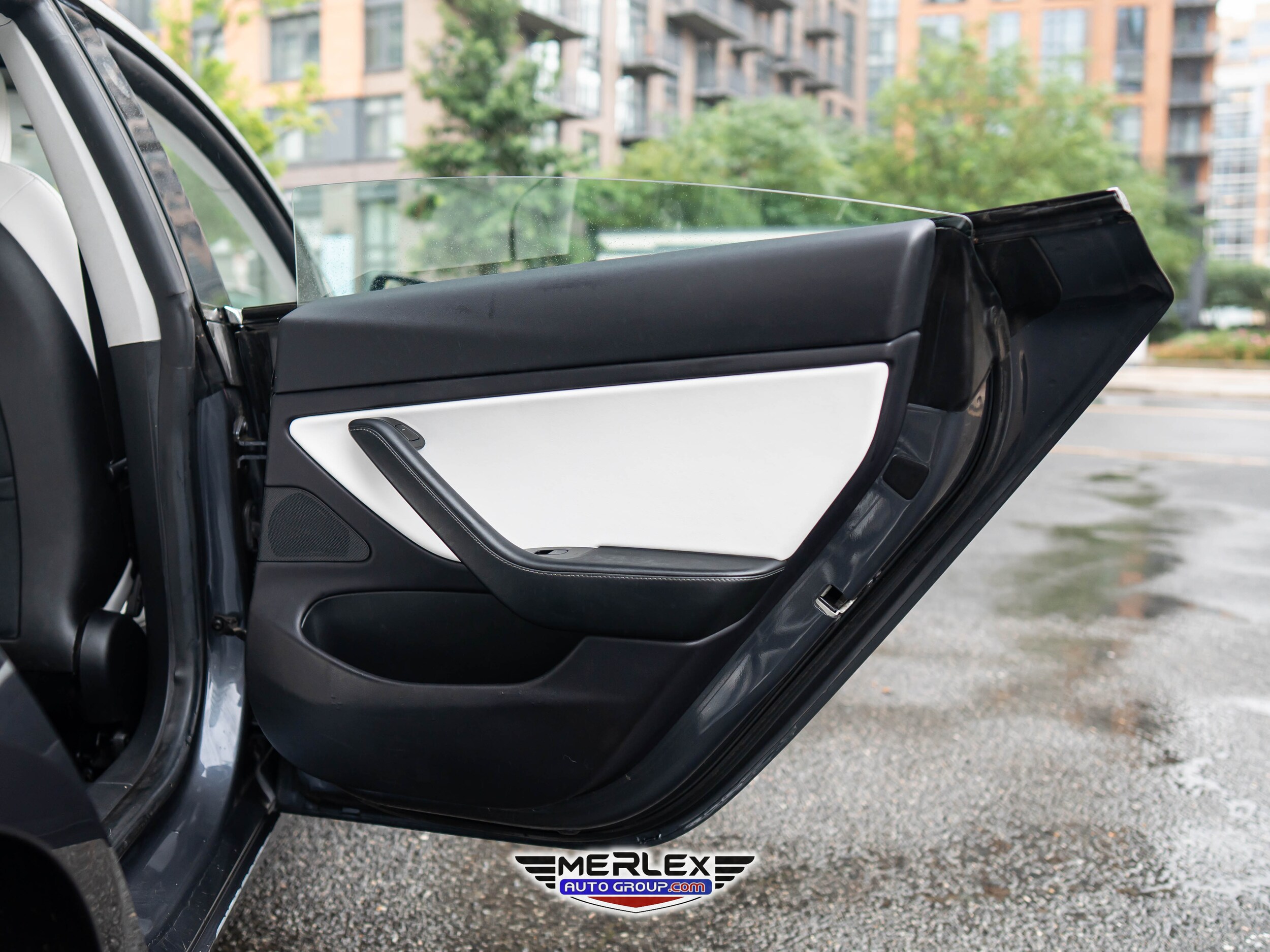 Vehicle image 43 of 50