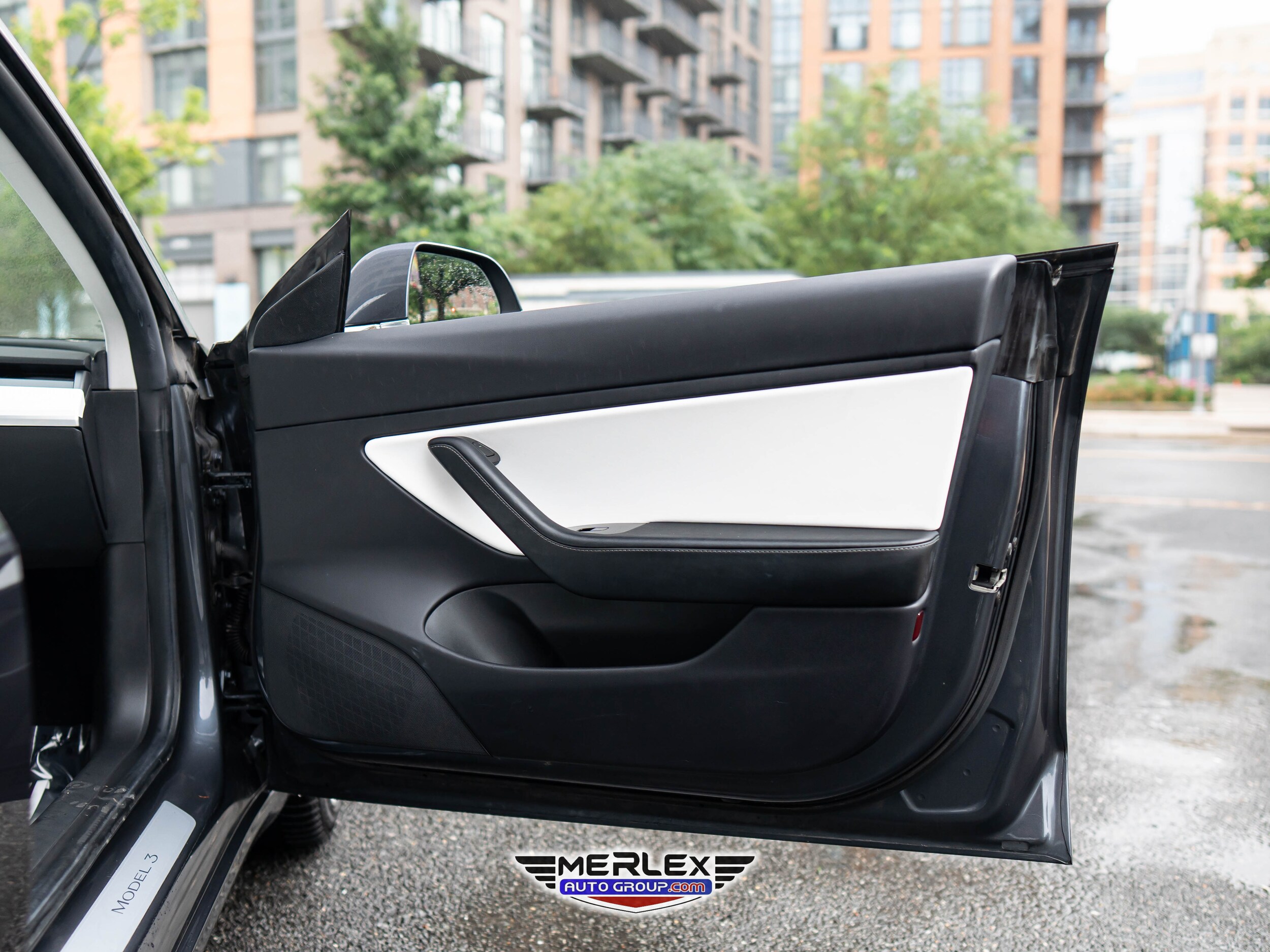 Vehicle image 21 of 50