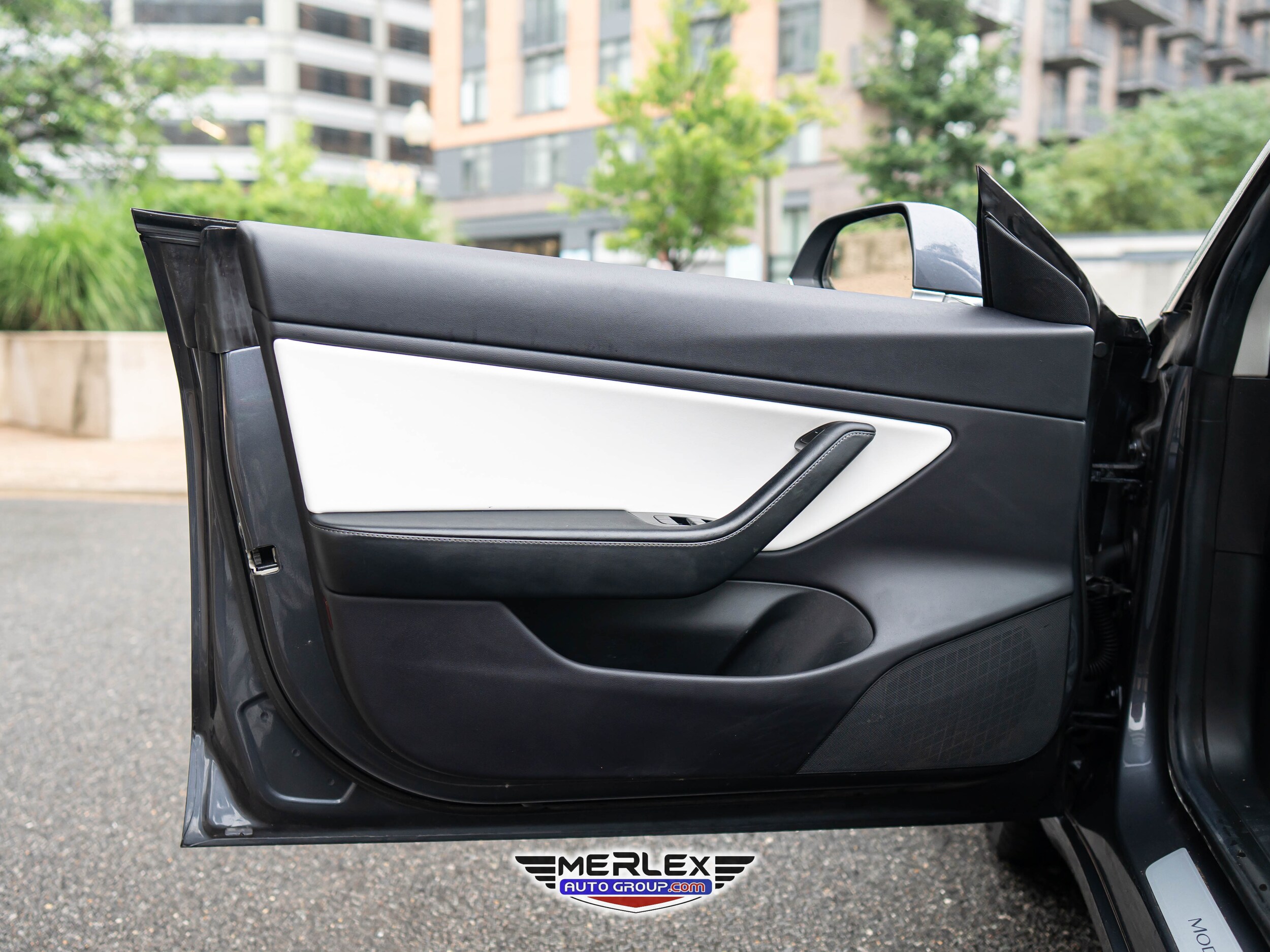 Vehicle image 36 of 50
