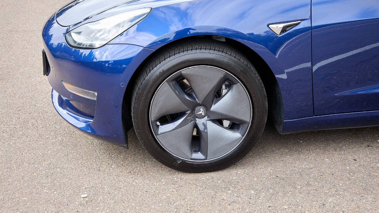 Vehicle image 11 of 27
