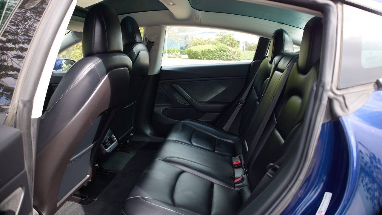 Vehicle image 14 of 27