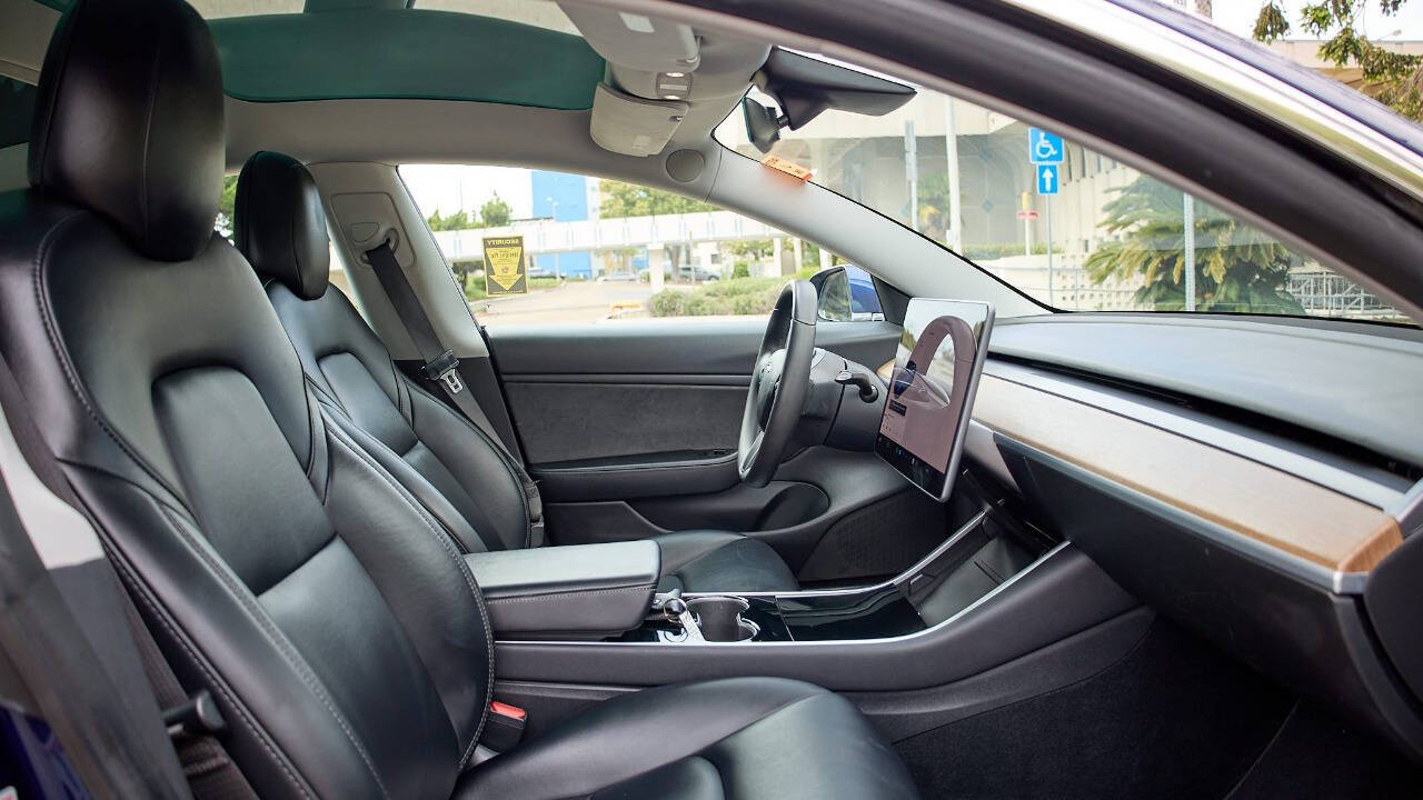 Vehicle image 15 of 27