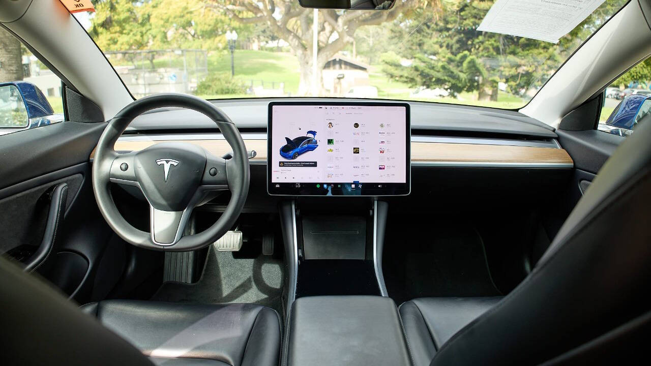 Vehicle image 16 of 27