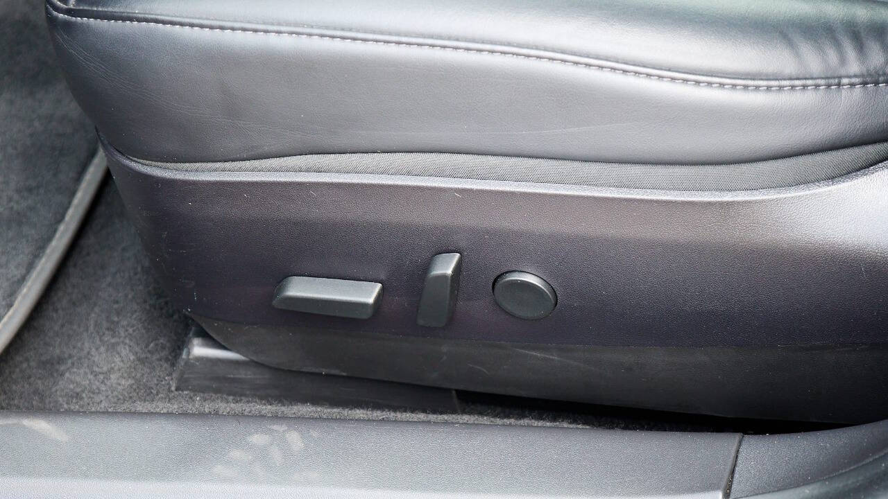 Vehicle image 25 of 27
