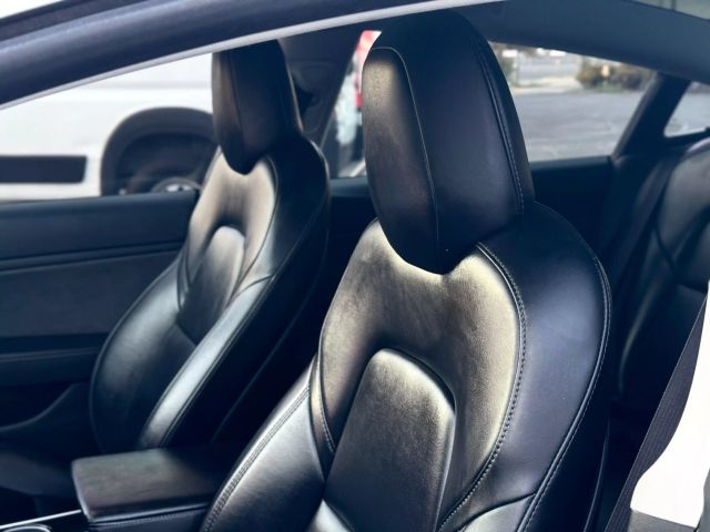 Vehicle image 12 of 30