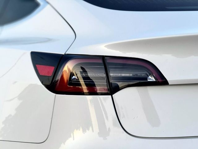 Vehicle image 24 of 30