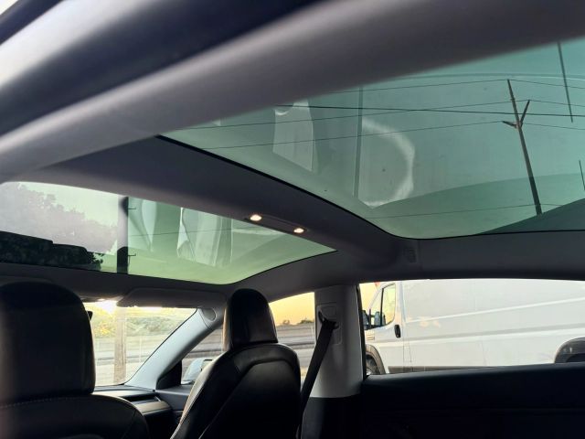 Vehicle image 27 of 30