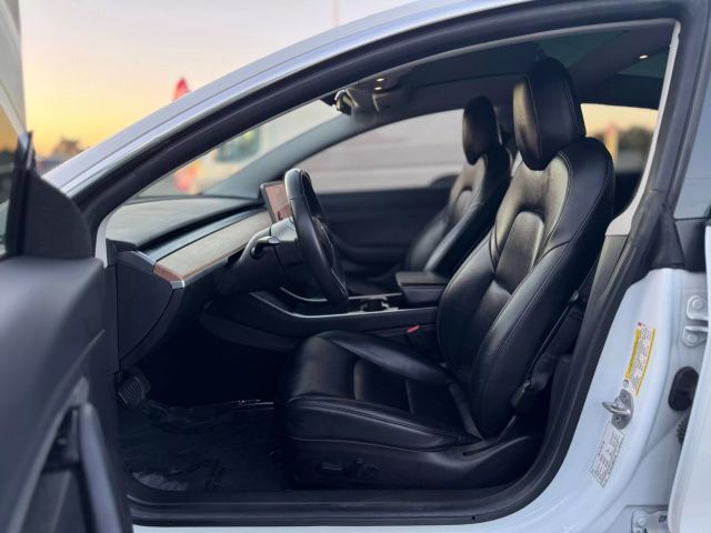 Vehicle image 13 of 30