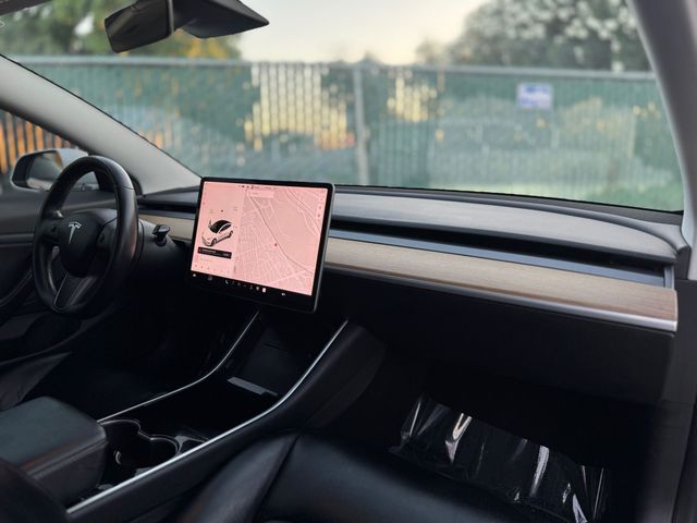 Vehicle image 16 of 30
