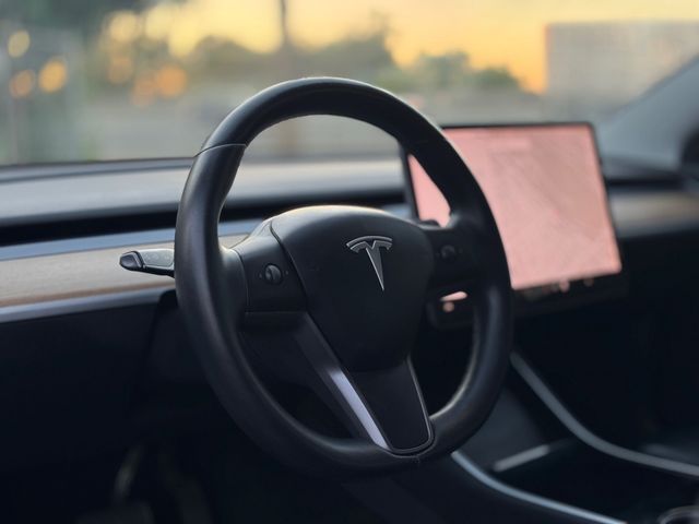 Vehicle image 18 of 30