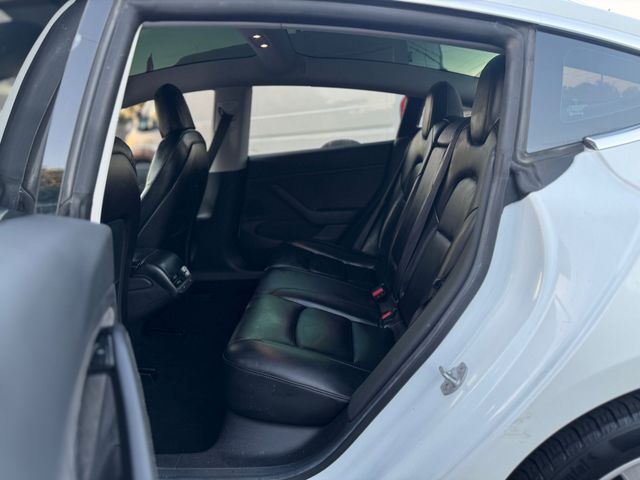 Vehicle image 14 of 30