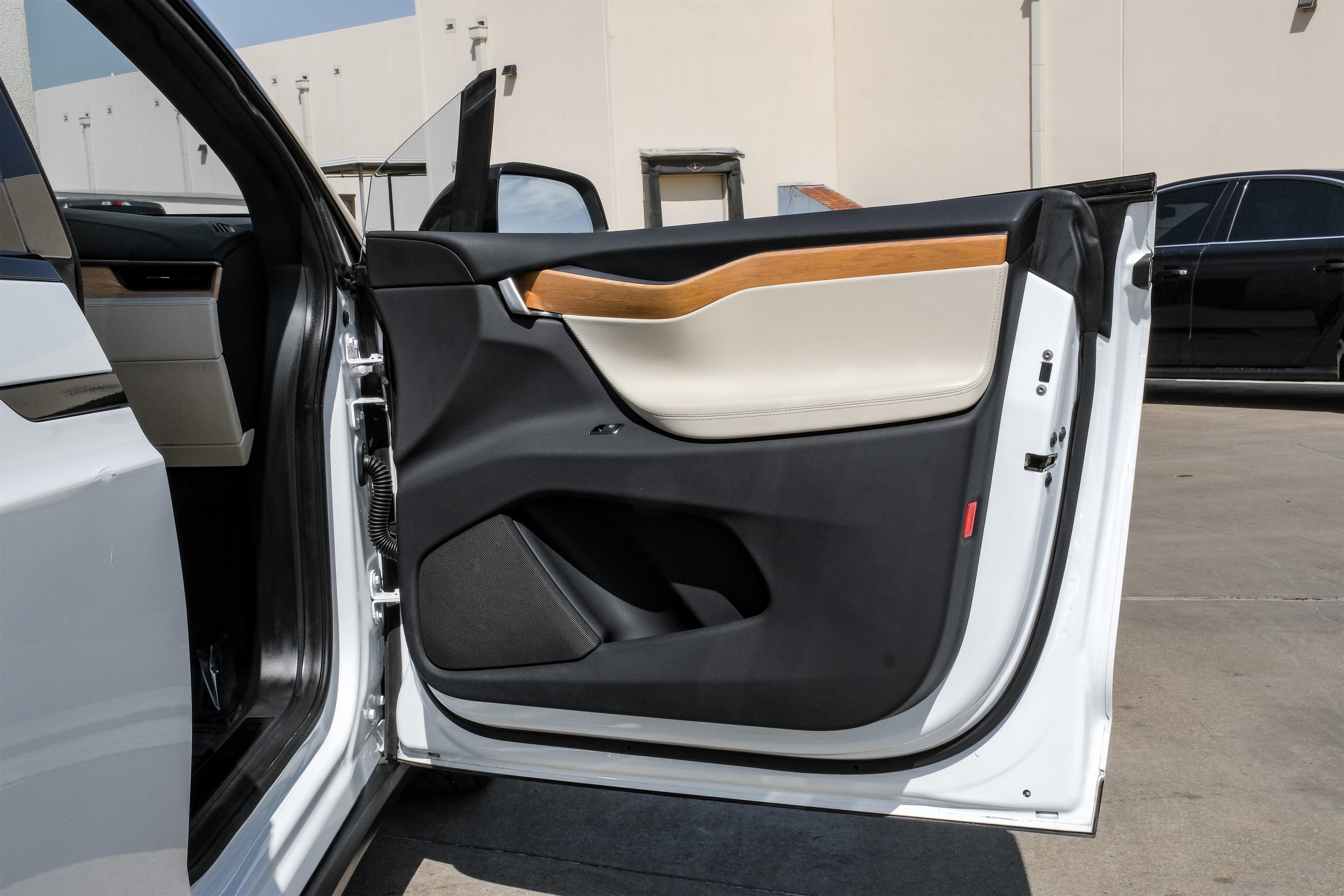 Vehicle image 40 of 55