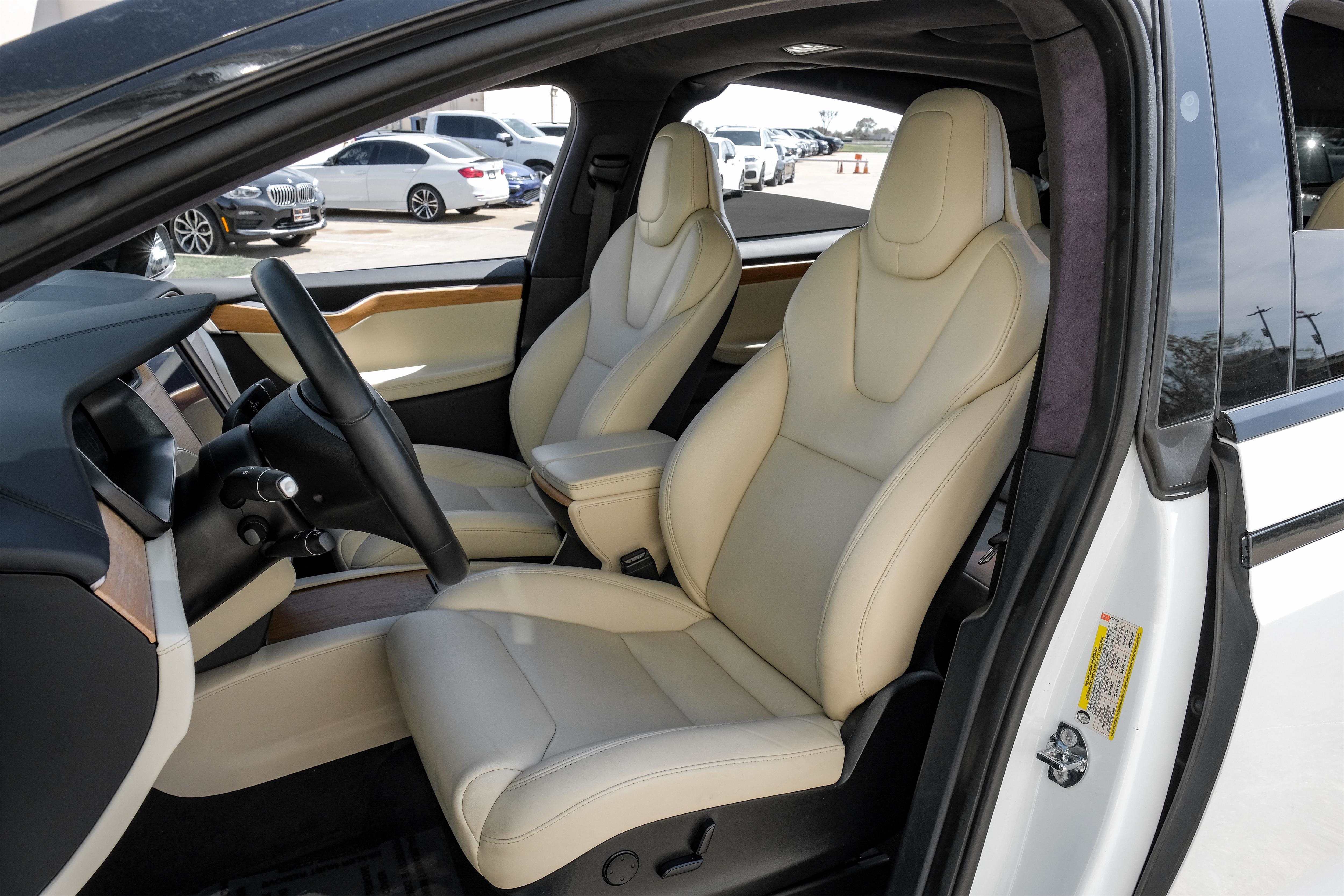 Vehicle image 10 of 55
