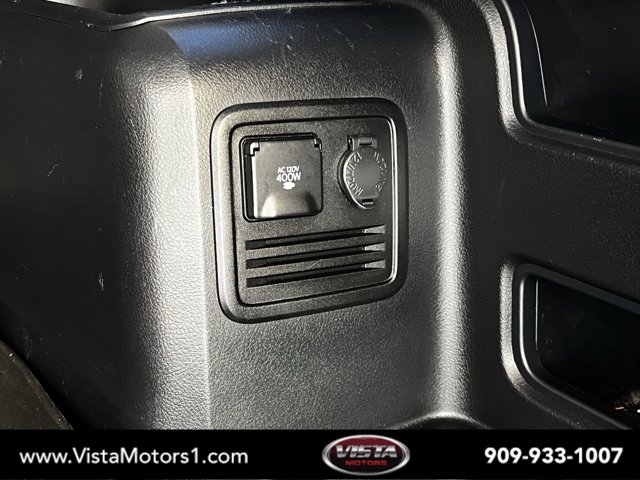Vehicle image 17 of 32