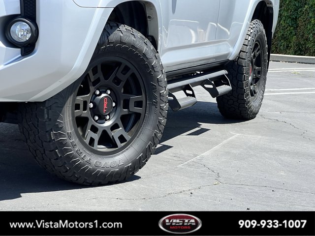 Vehicle image 31 of 32