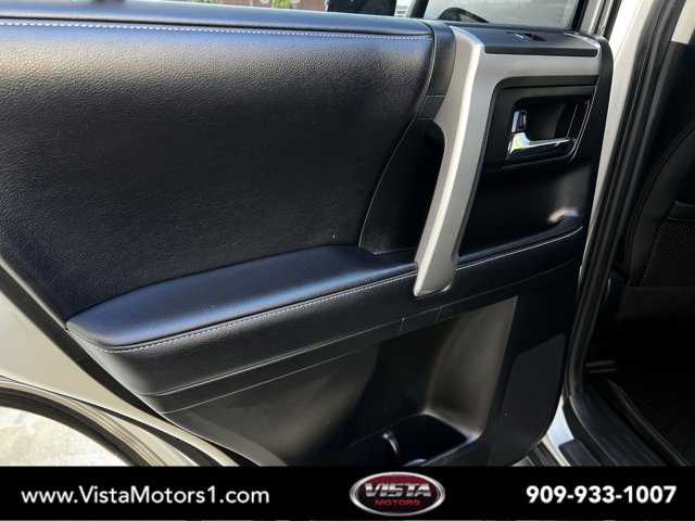 Vehicle image 11 of 32