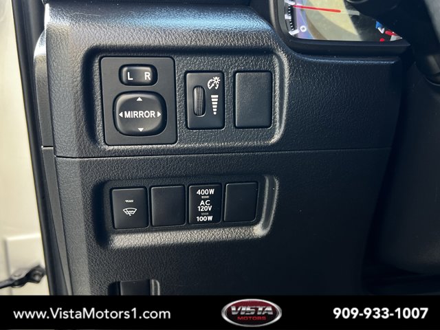 Vehicle image 18 of 32