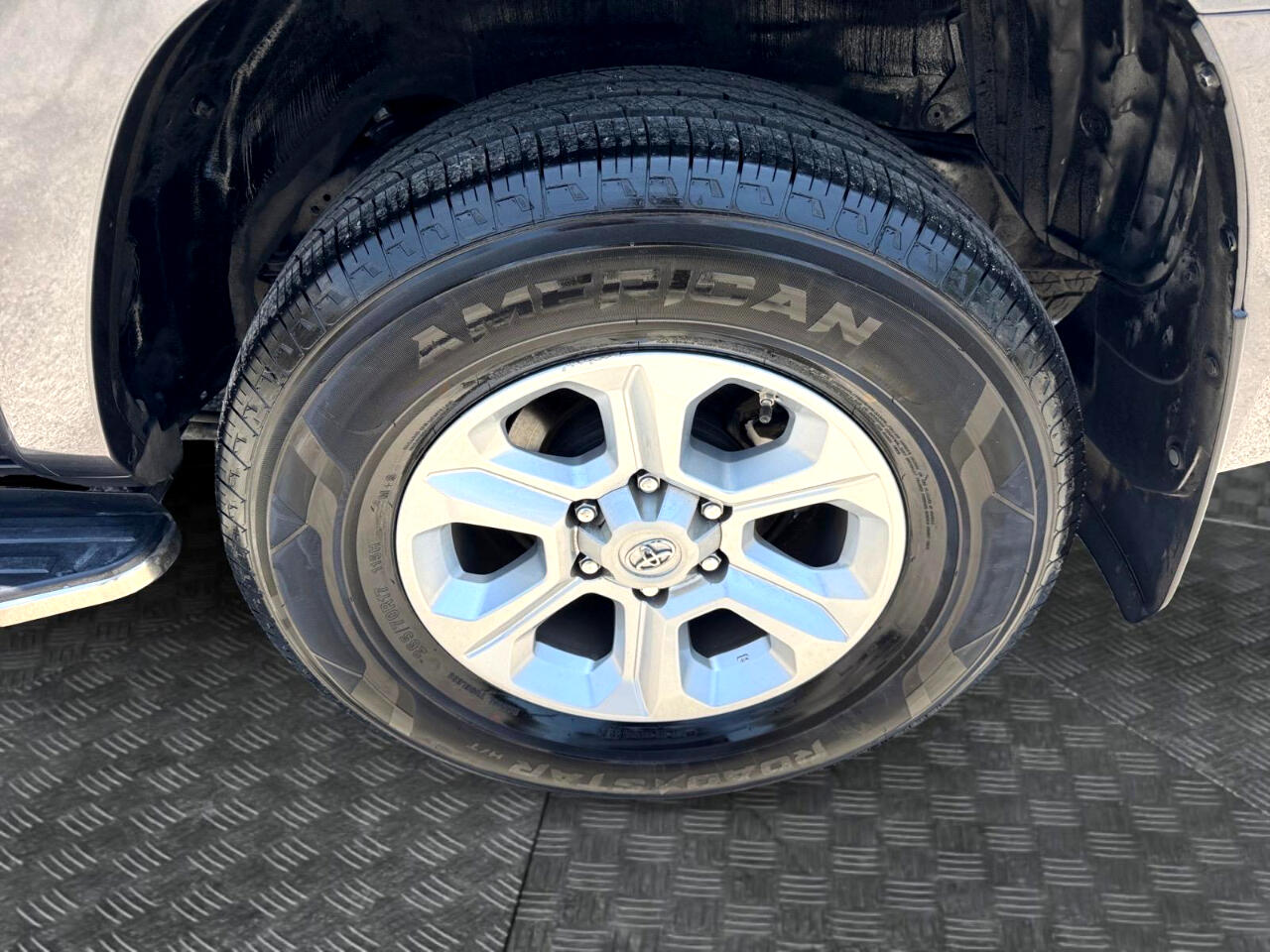 Vehicle image 14 of 40