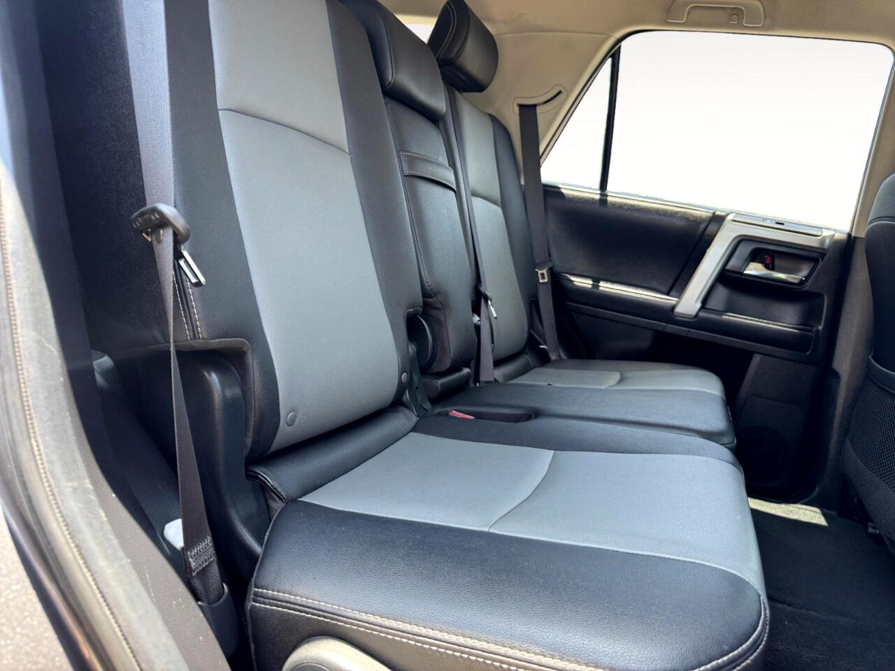 Vehicle image 26 of 40