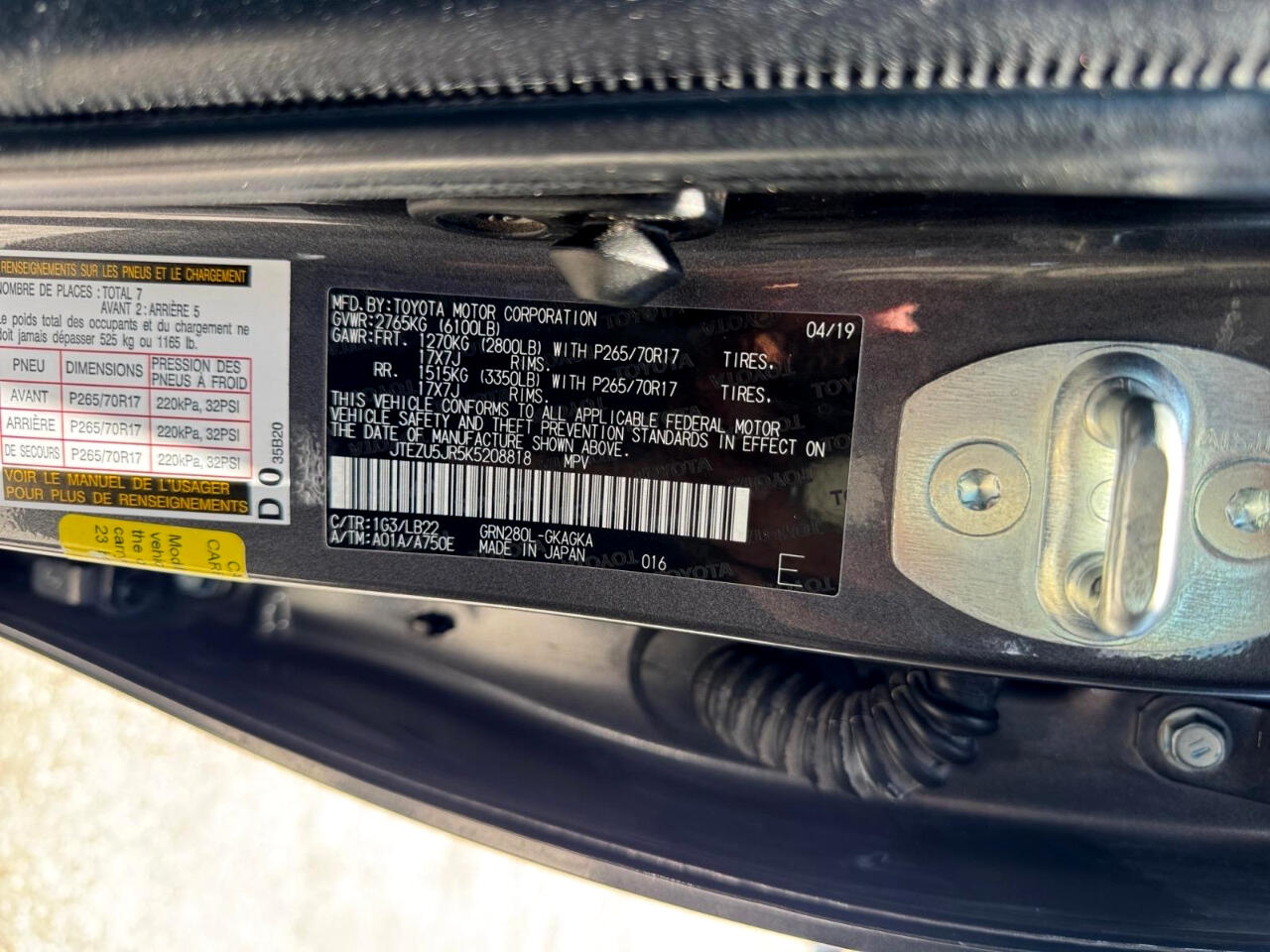 Vehicle image 17 of 40