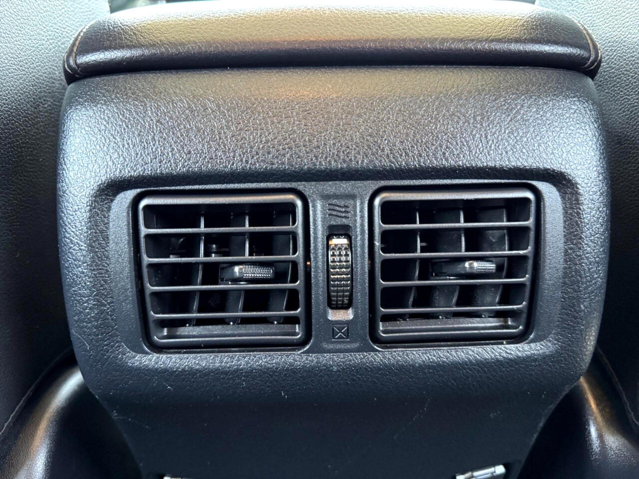 Vehicle image 29 of 40