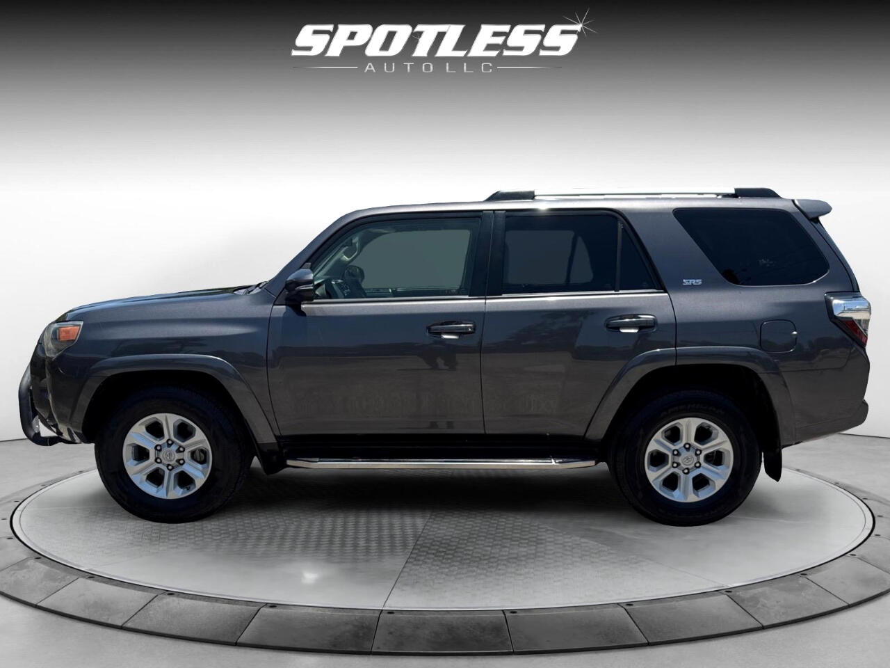 Vehicle image 10 of 40