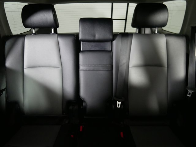 Vehicle image 26 of 45