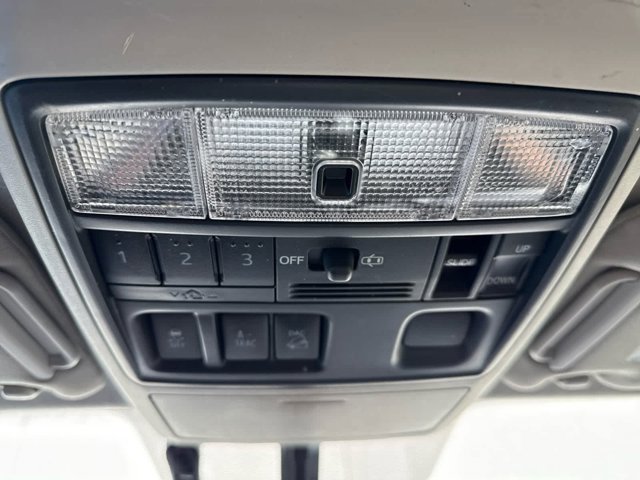 Vehicle image 21 of 45
