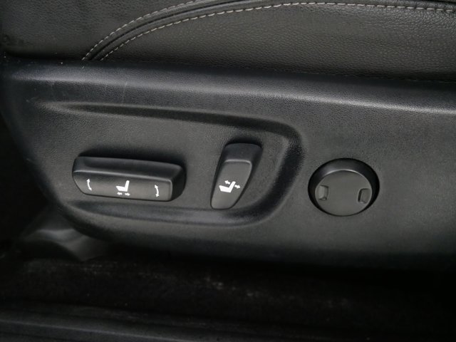Vehicle image 33 of 45