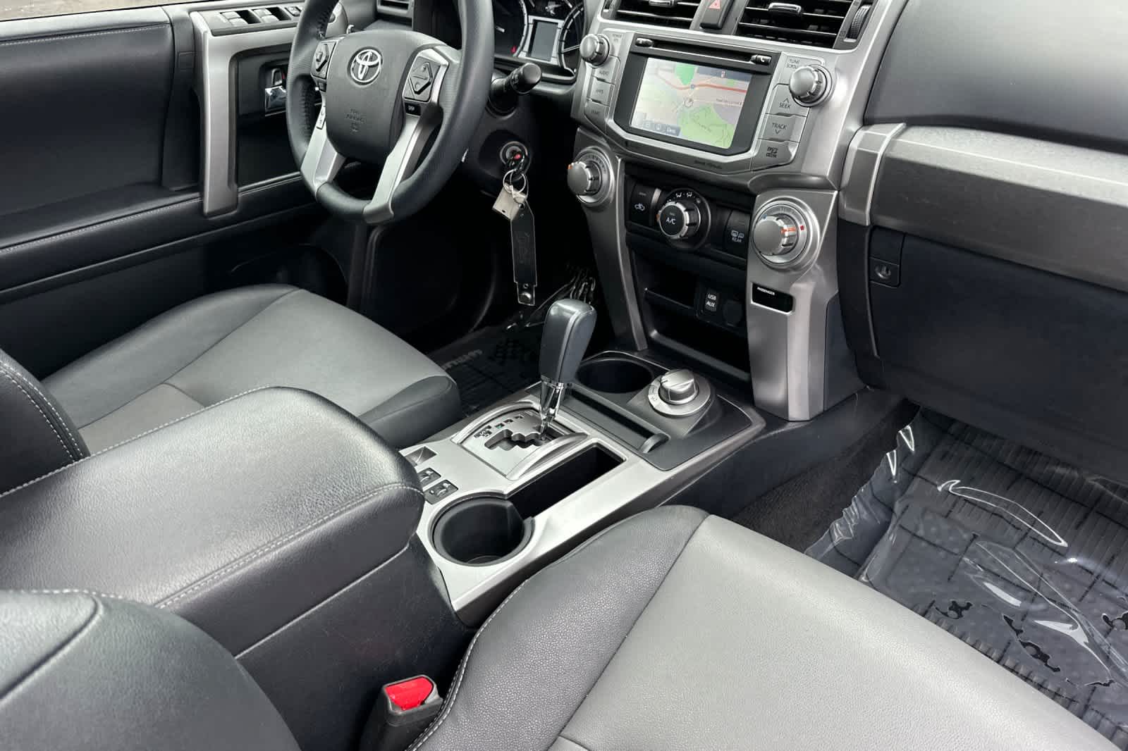 Vehicle image 17 of 30