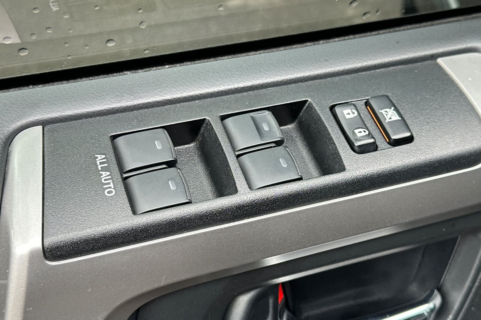 Vehicle image 14 of 30