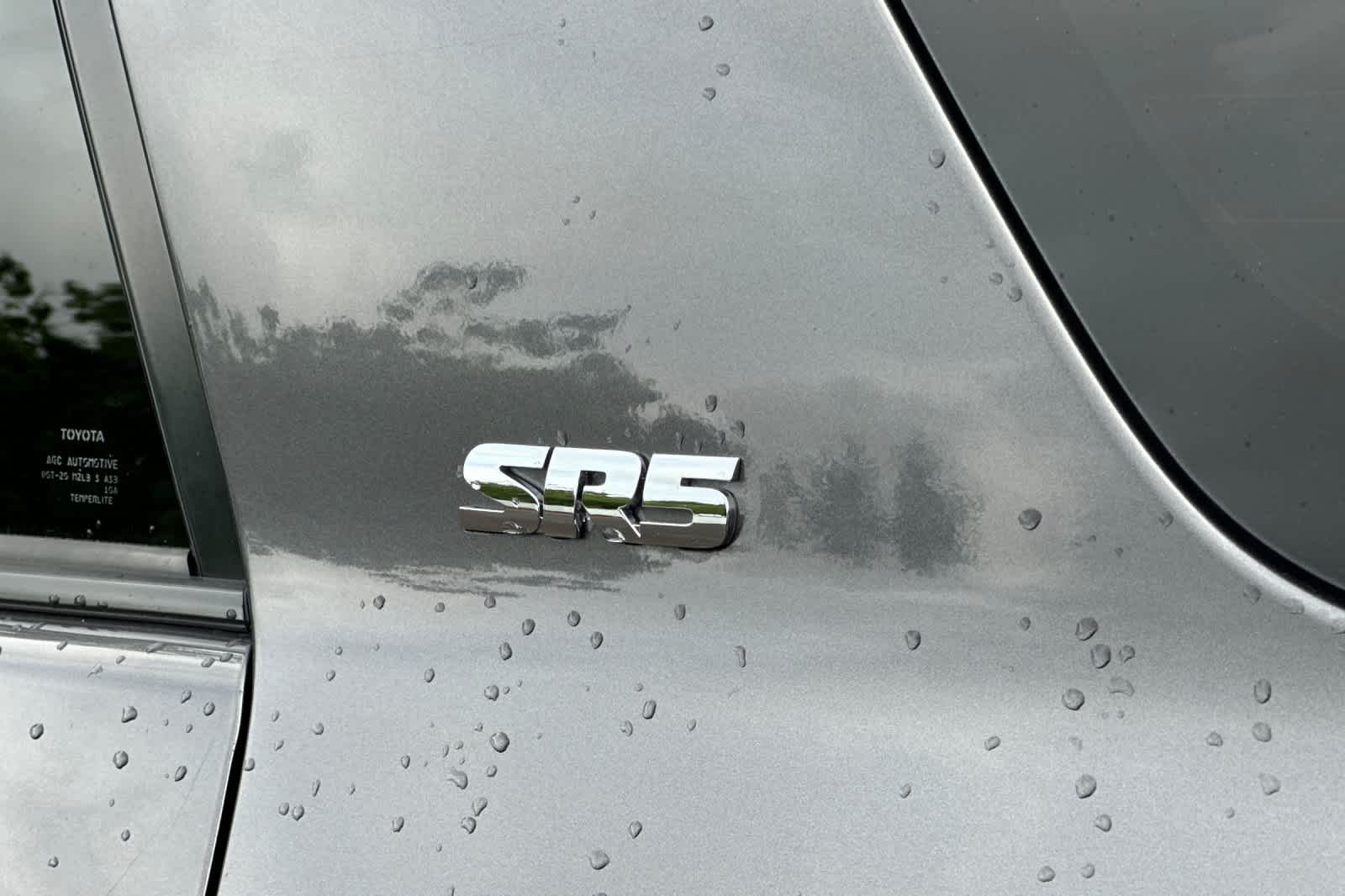 Vehicle image 28 of 30
