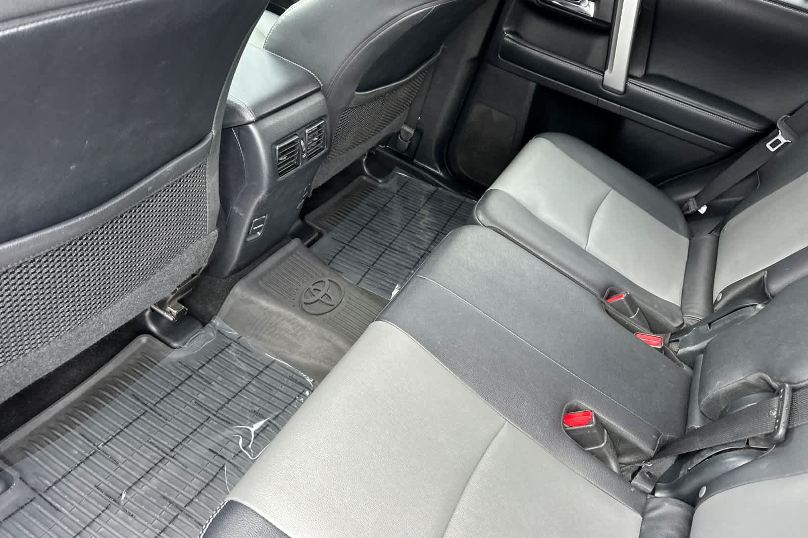 Vehicle image 11 of 30