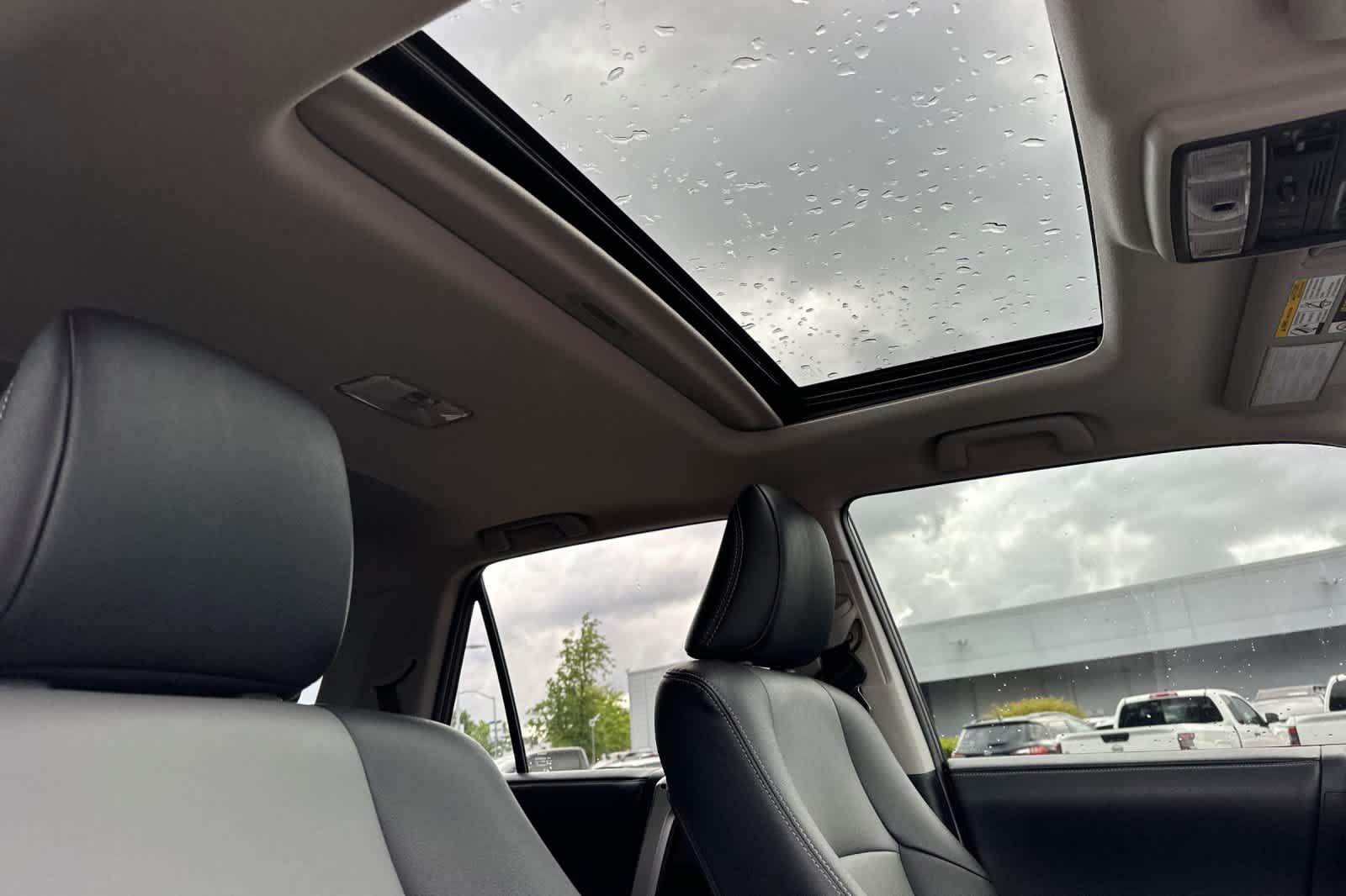 Vehicle image 18 of 30