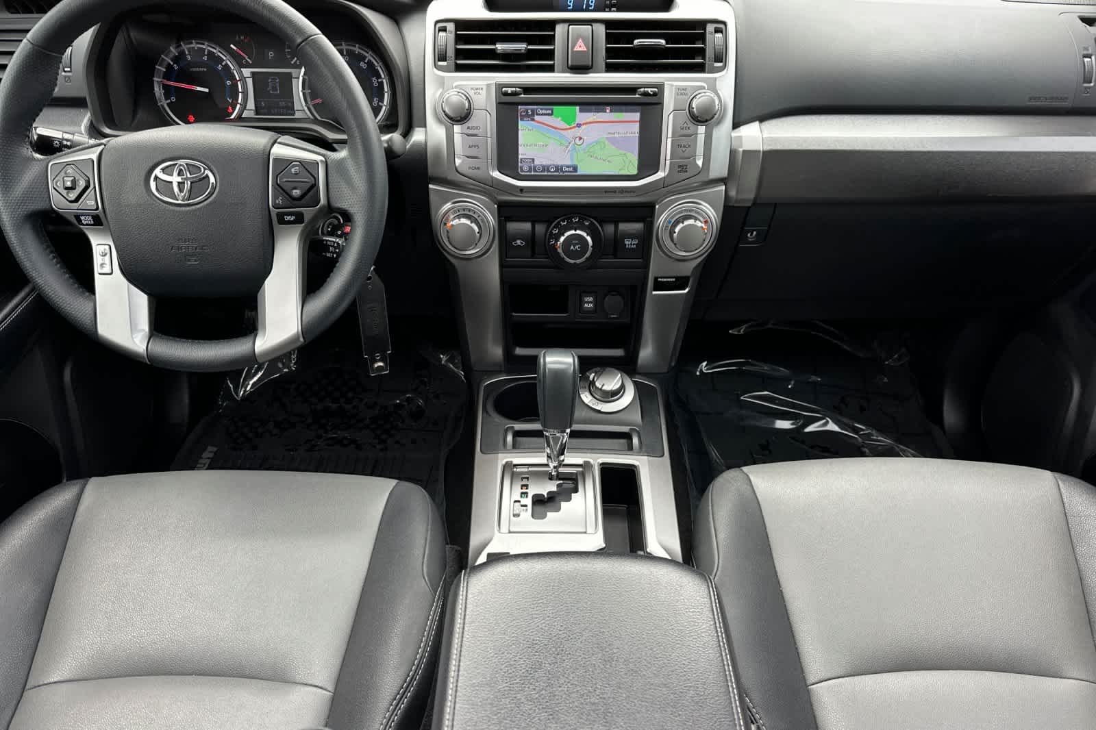 Vehicle image 10 of 30