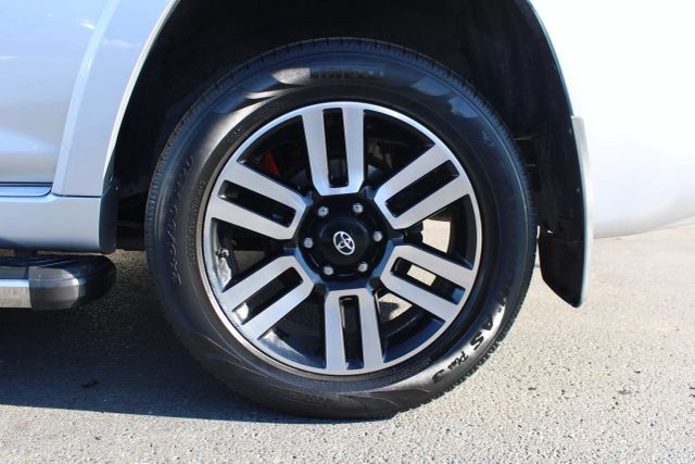 Vehicle image 42 of 44