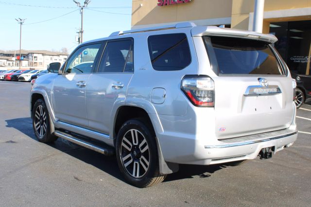 Vehicle image 6 of 44