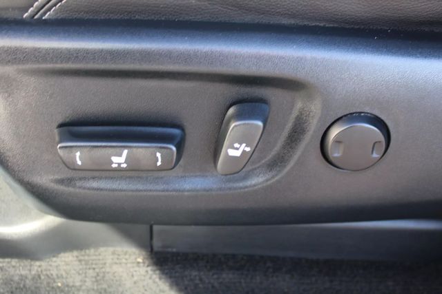 Vehicle image 12 of 44