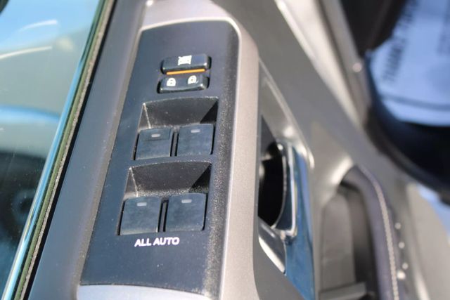 Vehicle image 10 of 44