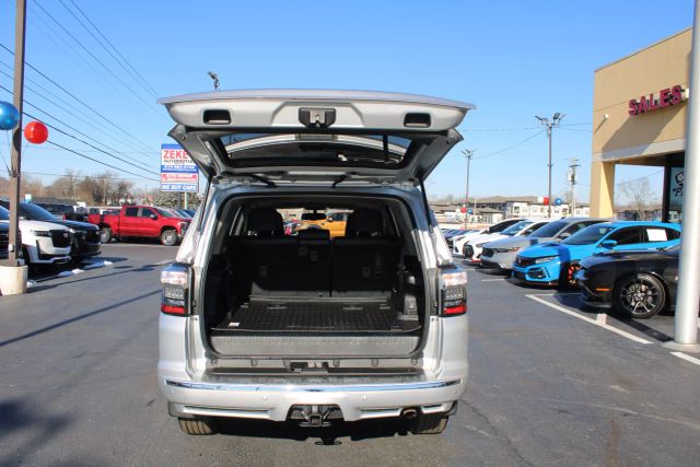 Vehicle image 40 of 44