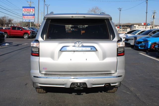 Vehicle image 4 of 44
