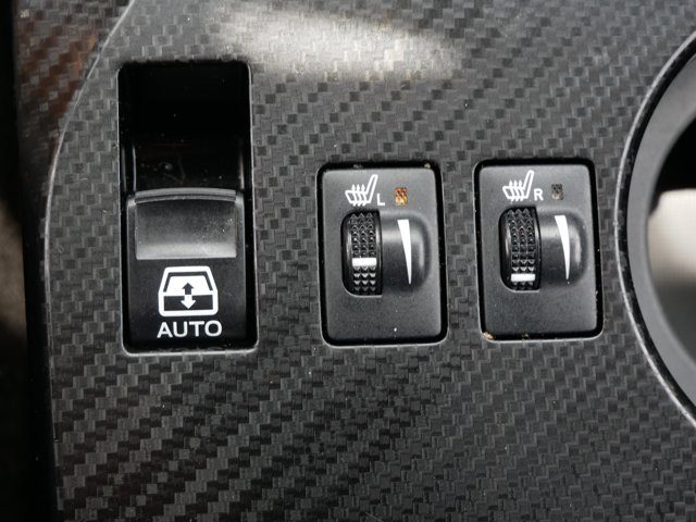Vehicle image 27 of 36