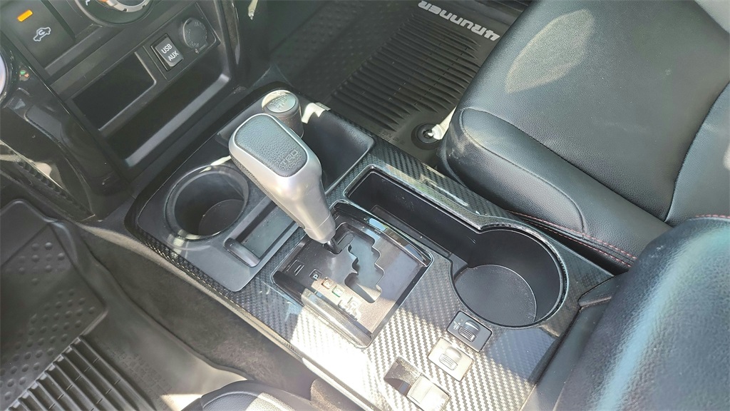 Vehicle image 21 of 38