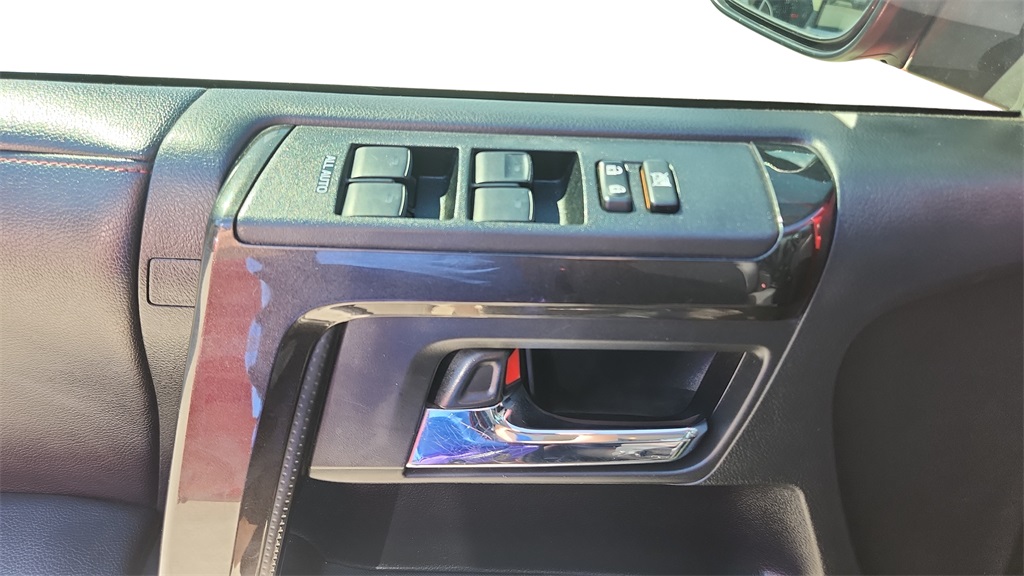 Vehicle image 26 of 38
