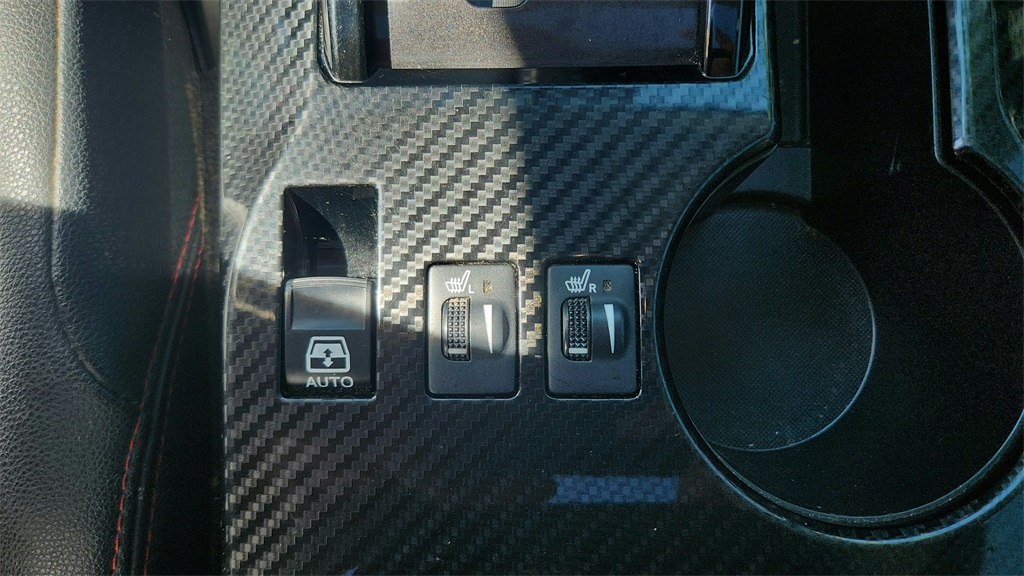 Vehicle image 25 of 38