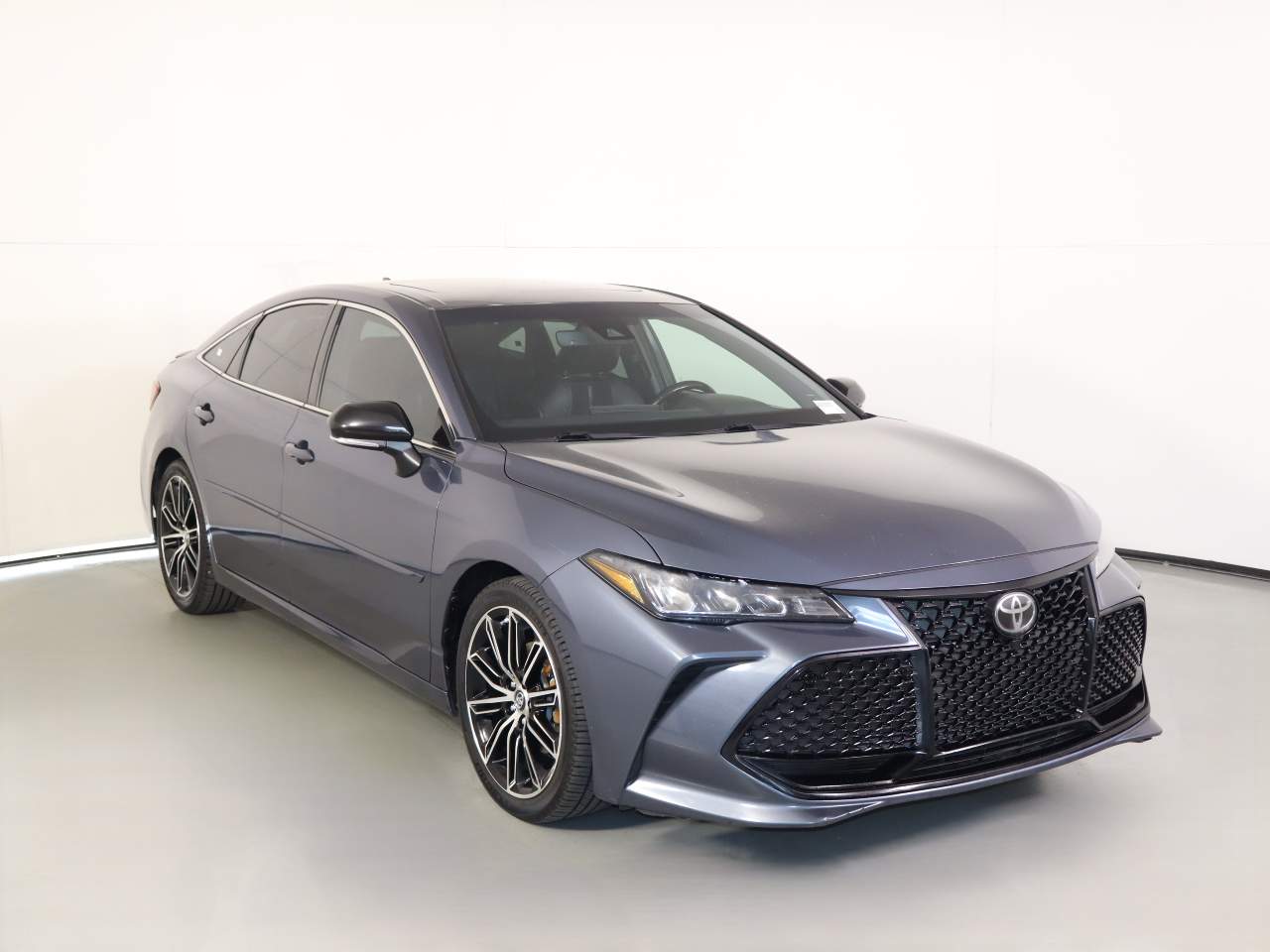 2019 Toyota Avalon Image 3 of 20