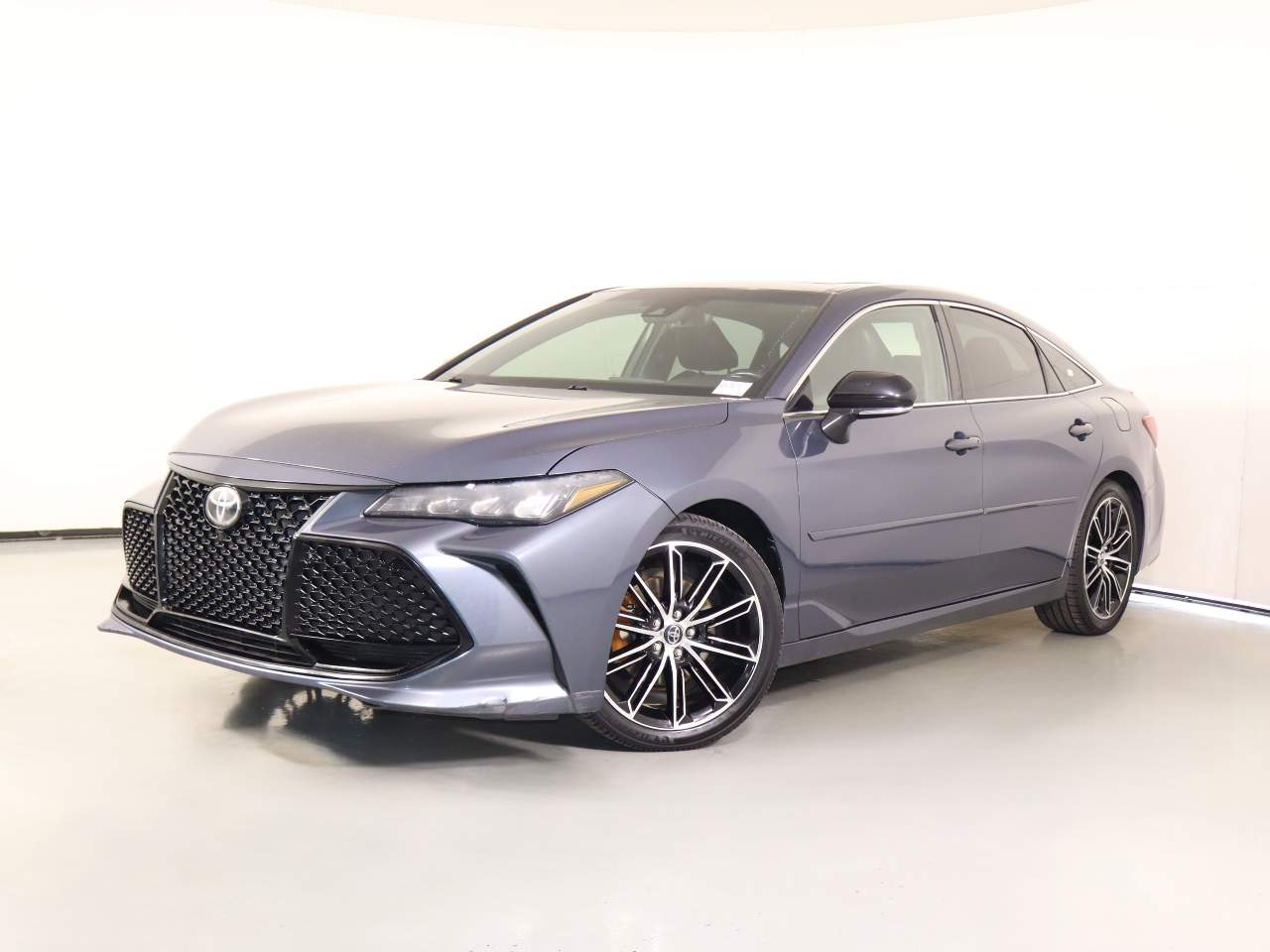 2019 Toyota Avalon Image 1 of 20